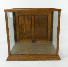 2 TABLE-TOP DISPLAY CASES