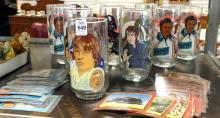 STAR WARS NOVELTY GLASSES AND CARDS