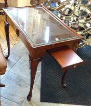 MAHOGANY LAMP TABLE