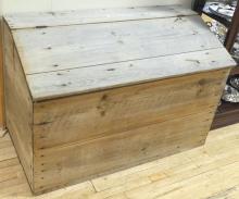WOODEN GRAIN BIN