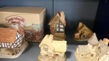 THIRTEEN DAVID WINTER "COTTAGE" FIGURINES