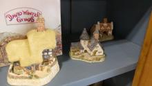 THIRTEEN DAVID WINTER "COTTAGE" FIGURINES