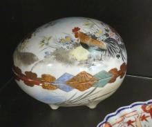 FOUR PIECES OF JAPANESE PORCELAIN