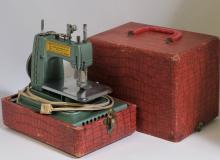 MINIATURE SEWING MACHINE