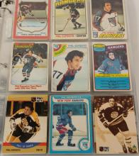 2 BINDERS OF 1970'S AND 80'S HOCKEY CARDS