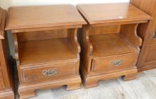 PAIR OF KROEHLER MAPLE NIGHTSTANDS