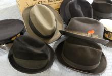 BOX LOT OF VINTAGE MEN'S HATS