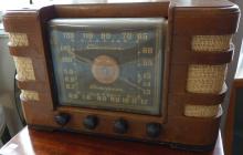 WOOD CASE RADIO AND OLD TELEPHONE