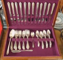 LARGE SET OF HOLMES AND EDWARDS FLATWARE