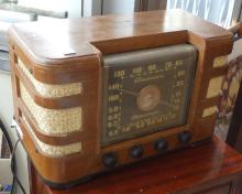 WOOD CASE RADIO AND OLD TELEPHONE