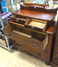 19TH CENTURY CHEST OF DRAWERS