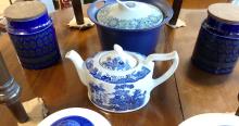 POTTERY AND PORCELAIN KITCHENWARE