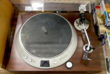 DENON TURNTABLE