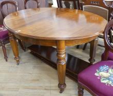 VICTORIAN WALNUT DINING TABLE