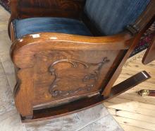 ANTIQUE OAK GENTLEMEN'S ROCKER