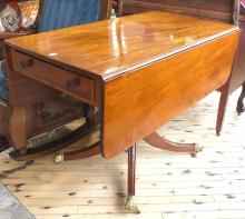 GEORGIAN MAHOGANY DROP-LEAF TABLE