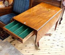 GEORGIAN MAHOGANY DROP-LEAF TABLE