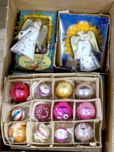 BOX LOT OF CHRISTMAS ORNAMENTS