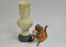 VASE & MONKEY