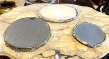 MIRRORED PLATEAUS AND CUTTING BOARD