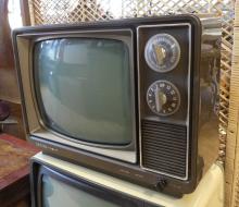 TWO VINTAGE TELEVISIONS AND ANALYST