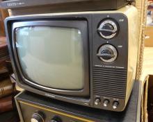 TWO VINTAGE TELEVISIONS AND ANALYST