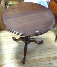 PEDESTAL LAMP TABLE