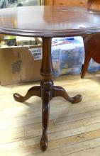 PEDESTAL LAMP TABLE