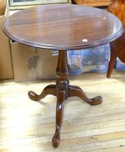 PEDESTAL LAMP TABLE