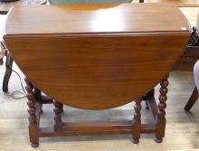 WALNUT GATE-LEG TABLE