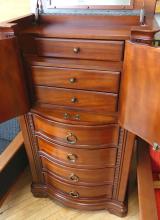 UPRIGHT VANITY DRESSER