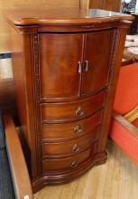 UPRIGHT VANITY DRESSER