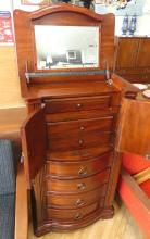 UPRIGHT VANITY DRESSER