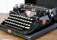 ANTIQUE TYPEWRITER