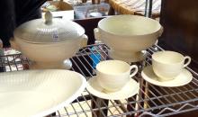 WEDGWOOD DISHES AND WORCESTER CHAMBER POT