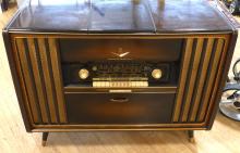 GRUNDIG-MAJESTIC FLOOR MODEL STEREO