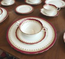 AYNSLEY "DURHAM MAROON" DINNERWARE