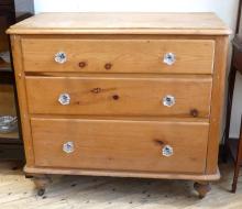 EARLY PINE CHEST OF DRAWERS