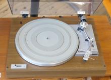 YAMAHA TURNTABLE