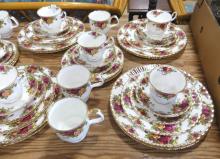 ROYAL ALBERT "OLD COUNTRY ROSES" DINNERWARE