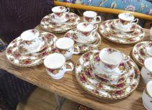 ROYAL ALBERT "OLD COUNTRY ROSES" DINNERWARE