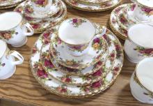 ROYAL ALBERT "OLD COUNTRY ROSES" DINNERWARE