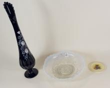 THREE PIECES OF FENTON GLASS