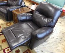 PAIR OF LEATHER RECLINERS