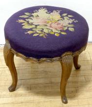 ANTIQUE TUFFET