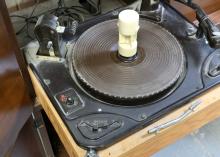 VINTAGE BAYCREST RADIOGRAM