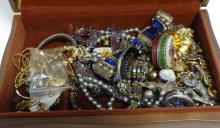 JEWELLERY BOX WITH CONTENTS
