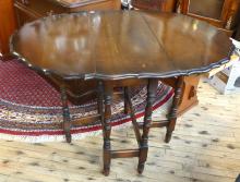 WALNUT GATE-LEG TABLE