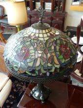 PAIR OF TIFFANY STYLE TABLE LAMPS