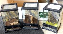 INSECT TERRARIUMS AND ACCESSORIES